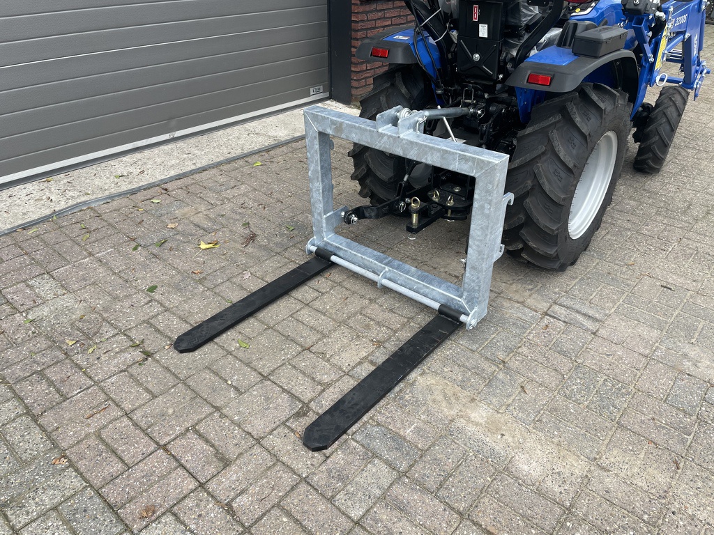 Combi Palletdrager / Palletvork 750 kg verstelbaar voor 3-punt en voorlader Solis / Farmtrac