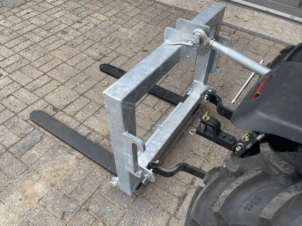 Combi Palletdrager / Palletvork 750 kg verstelbaar voor 3-punt en voorlader Solis / Farmtrac