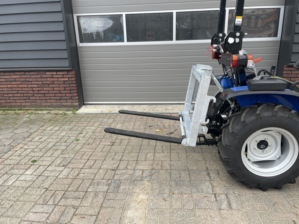 Combi Palletdrager / Palletvork 750 kg verstelbaar voor 3-punt en voorlader Solis / Farmtrac