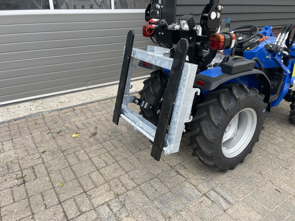 Combi Palletdrager / Palletvork 750 kg verstelbaar voor 3-punt en voorlader Solis / Farmtrac