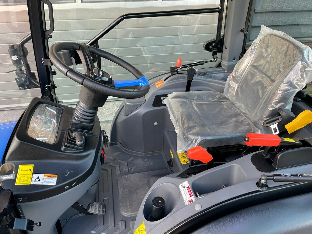 Solis 26 HST minitractor CABINE (optie zoustrooier, sneeuwschuif)