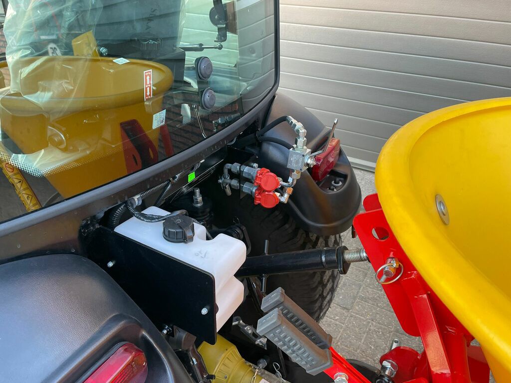 Solis 26 HST minitractor CABINE (optie zoustrooier, sneeuwschuif)