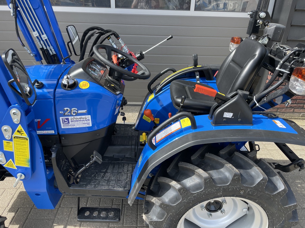 Solis 26 minitractor NIEUW + frontlader op brede agribanden