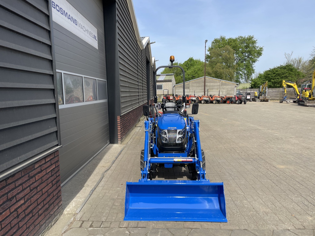 Solis 26 minitractor NIEUW + frontlader op brede agribanden