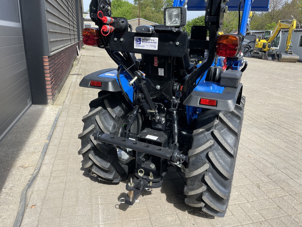 Solis 26 minitractor NIEUW + frontlader op brede agribanden