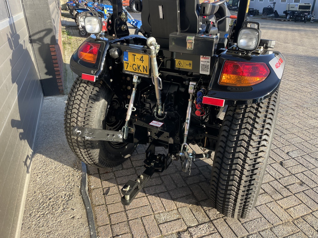 Knegt 404 BLACK edition 4WD 40 PK compact tractor NIEUW
