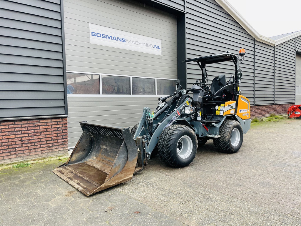 Giant G2700 HD X-TRA + minishovel / kniklader BJ 2024 260 uur