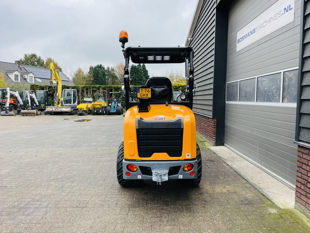 Giant G2700 HD X-TRA + minishovel / kniklader BJ 2024 260 uur