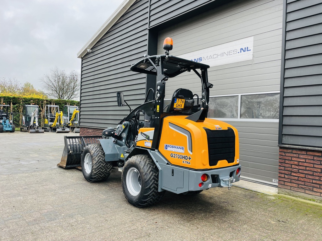 Giant G2700 HD X-TRA + minishovel / kniklader BJ 2024 260 uur
