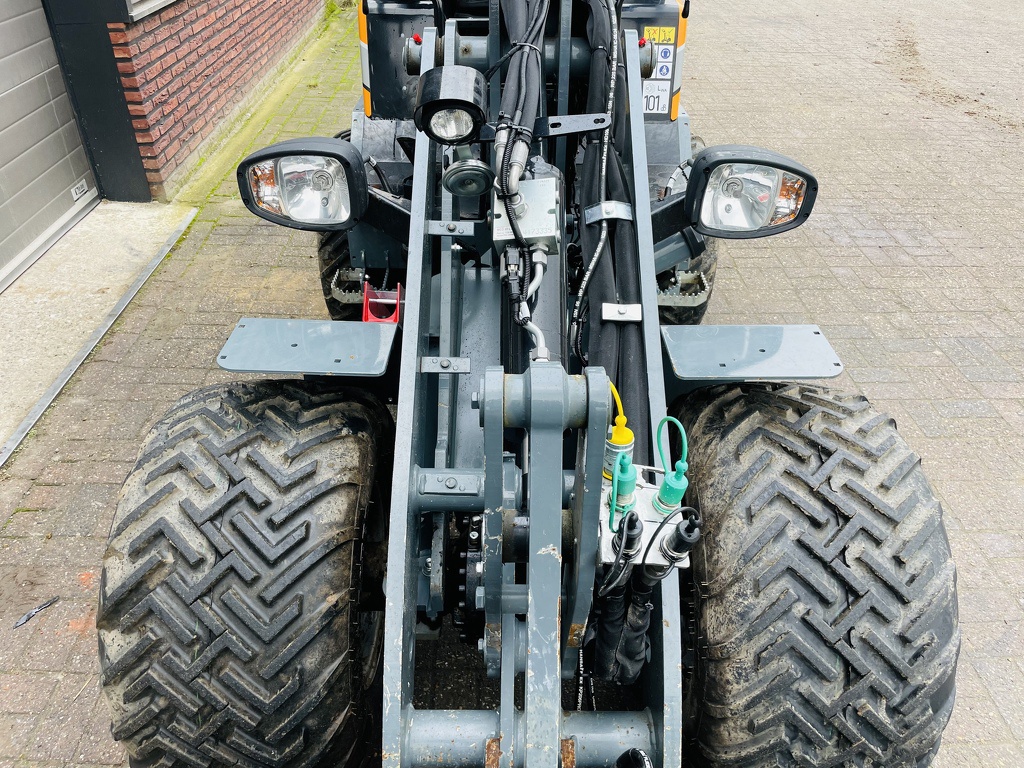 Giant G2700 HD X-TRA + minishovel / kniklader BJ 2024 260 uur