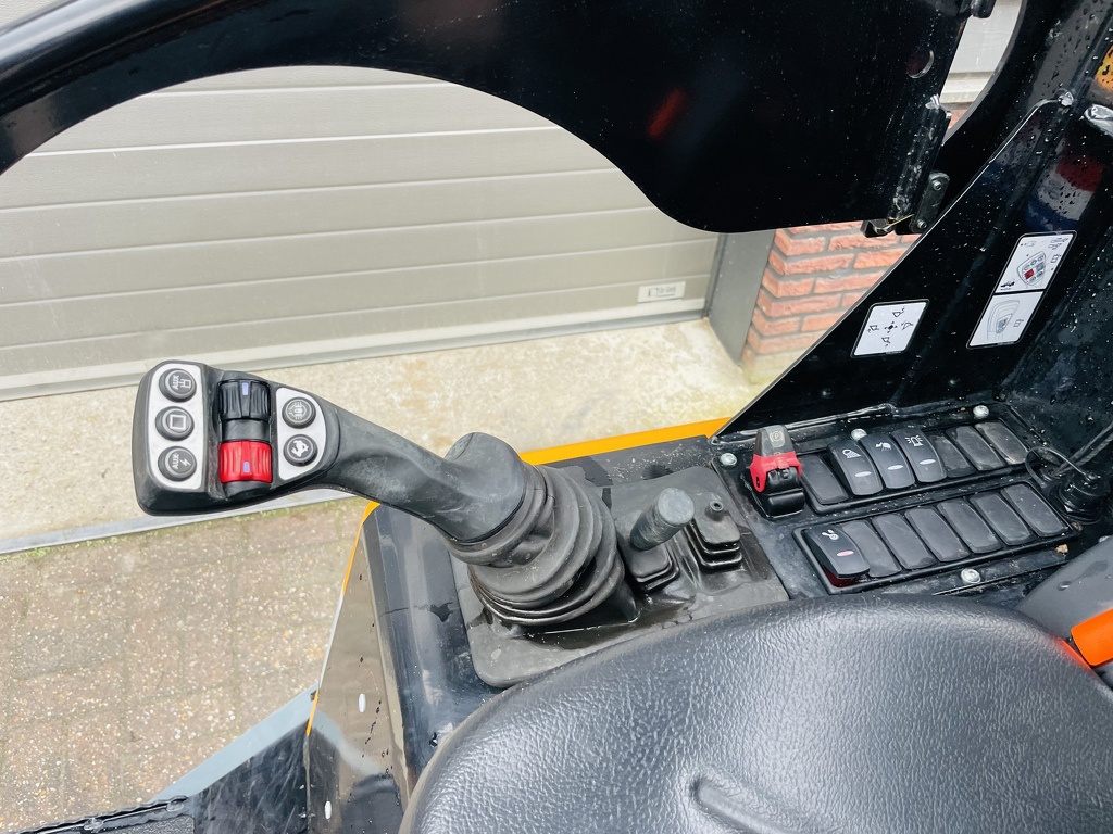 Giant G2700 HD X-TRA + minishovel / kniklader BJ 2024 260 uur