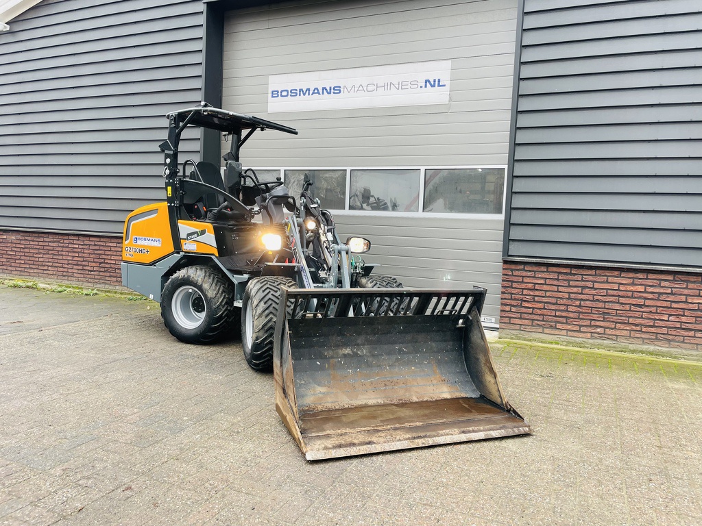 Giant G2700 HD X-TRA + minishovel / kniklader BJ 2024 260 uur