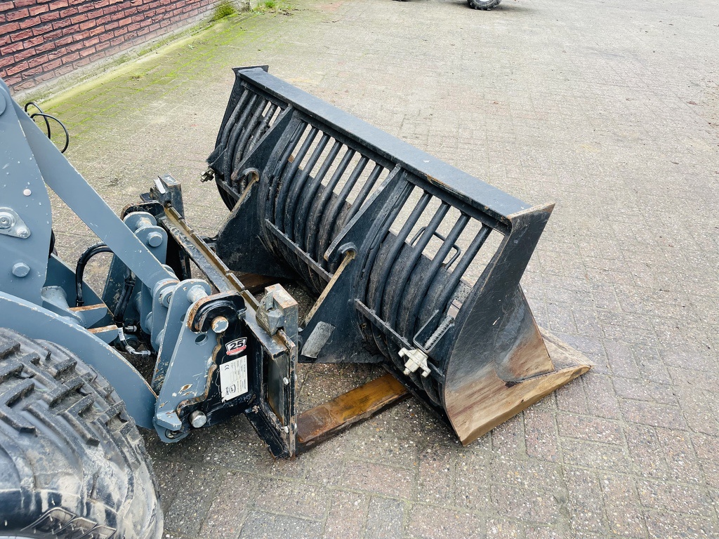 Giant G2700 HD X-TRA + minishovel / kniklader BJ 2024 260 uur