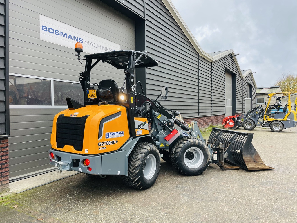 Giant G2700 HD X-TRA + minishovel / kniklader BJ 2024 260 uur