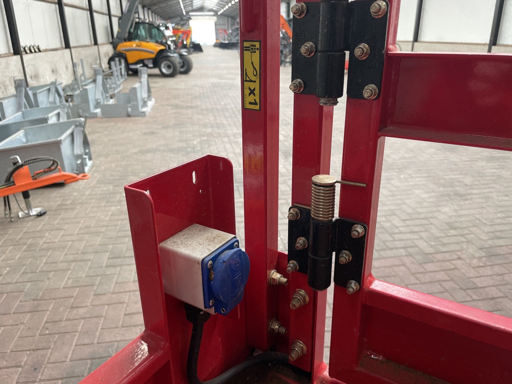 Magni ES0807 AC schaarhoogwerker BJ 2023 26 uur