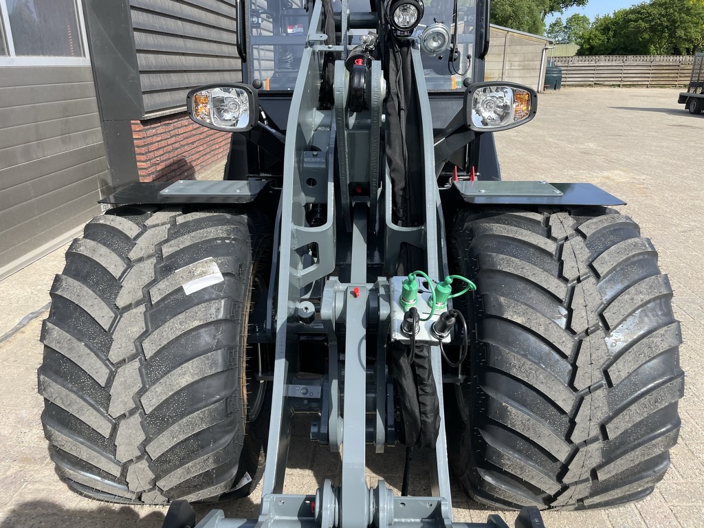 Giant G3500 shovel NIEUW €795 LEASE