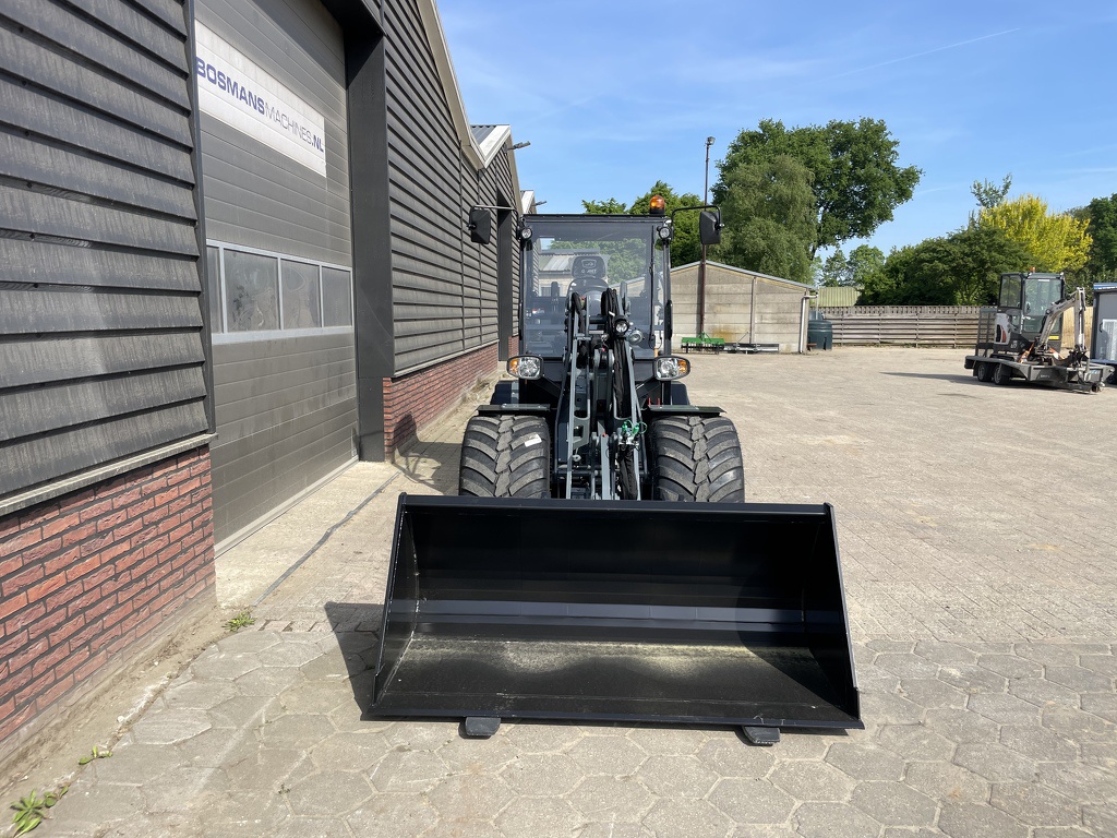 Giant G3500 shovel NIEUW €795 LEASE