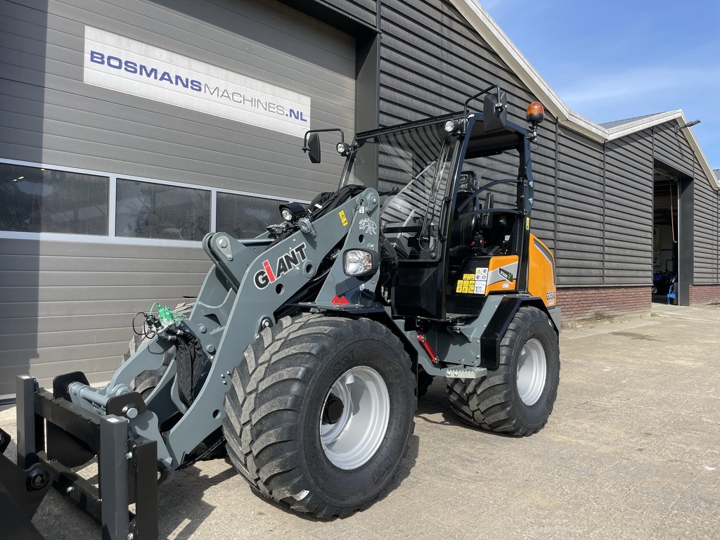 Giant G3500 shovel NIEUW €795 LEASE