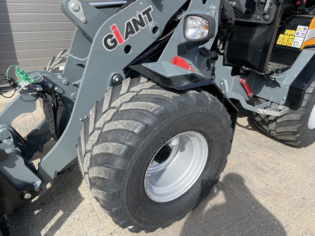 Giant G3500 shovel NIEUW €795 LEASE