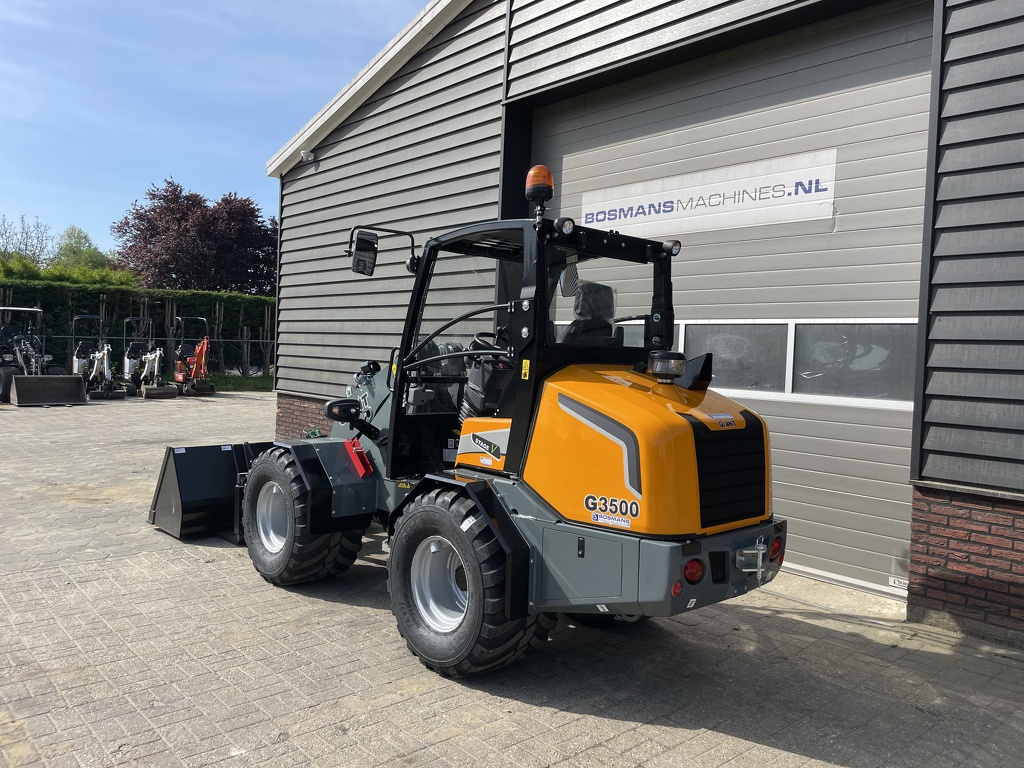 Giant G3500 shovel NIEUW €795 LEASE