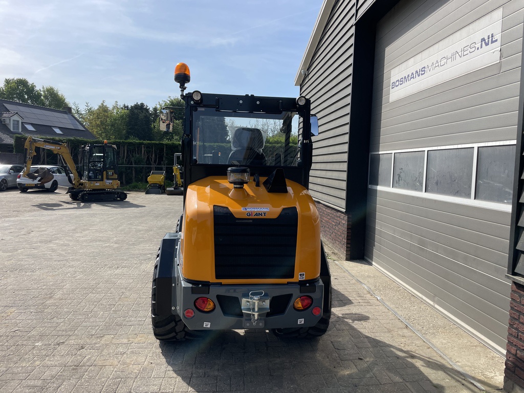 Giant G3500 shovel NIEUW €795 LEASE