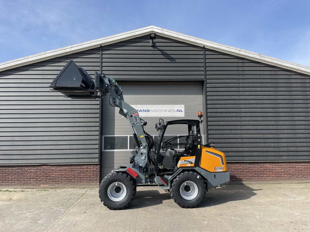 Giant G3500 shovel NIEUW €795 LEASE