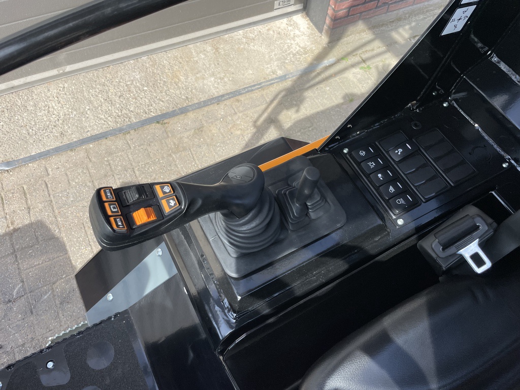 Giant G3500 shovel NIEUW €795 LEASE