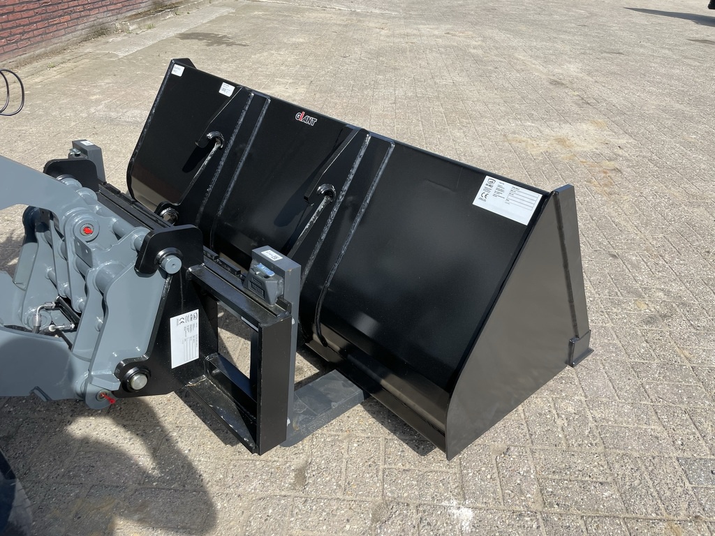 Giant G3500 shovel NIEUW €795 LEASE