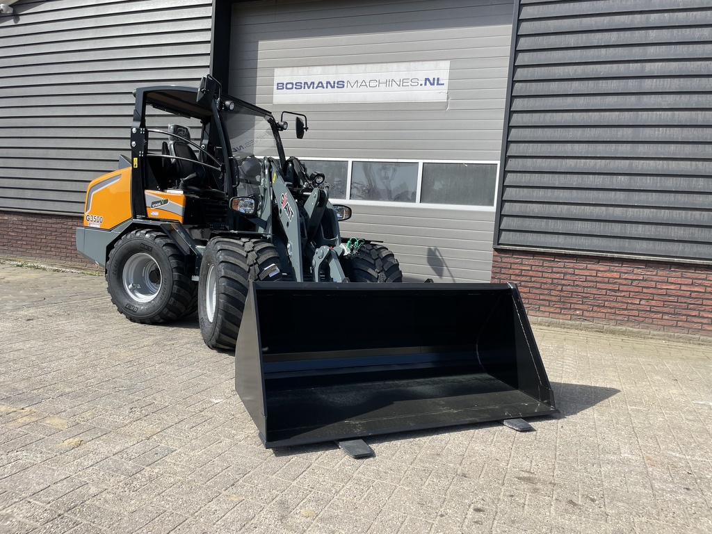 Giant G3500 shovel NIEUW €795 LEASE
