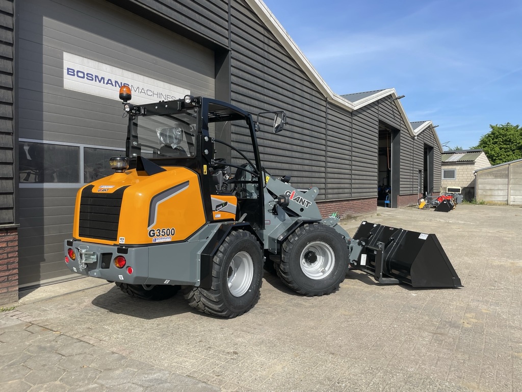 Giant G3500 shovel NIEUW €795 LEASE