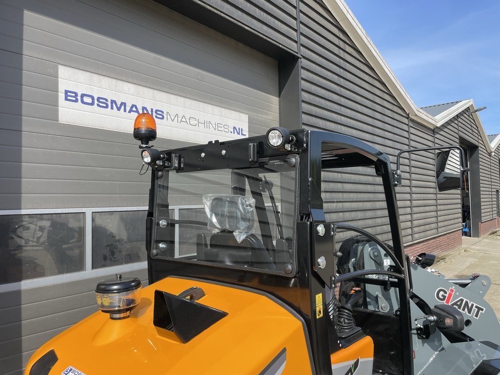 Giant G3500 shovel NIEUW €795 LEASE
