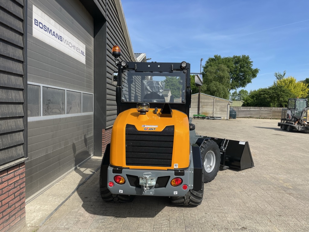 Giant G3500 shovel NIEUW €795 LEASE