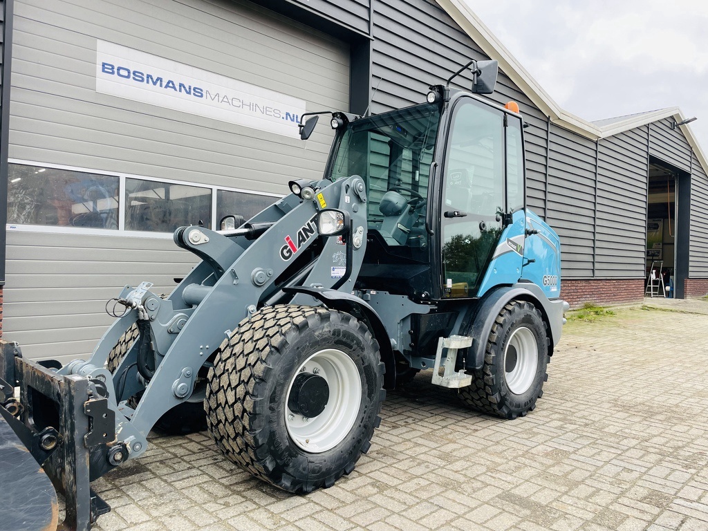 TE HUUR Giant G5000 5 T shovel / kniklader