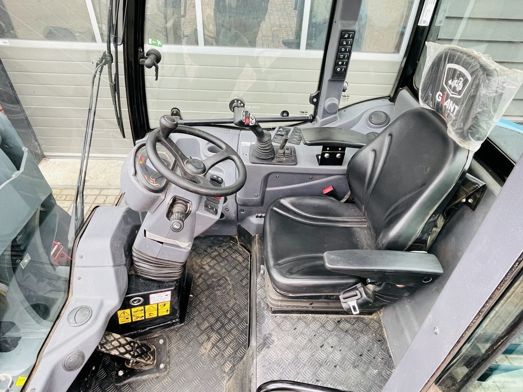 TE HUUR Giant G5000 5 T shovel / kniklader