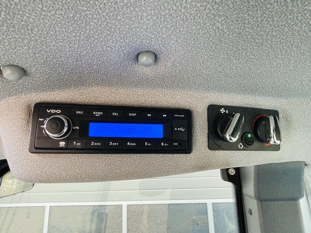 TE HUUR Giant G5000 5 T shovel / kniklader