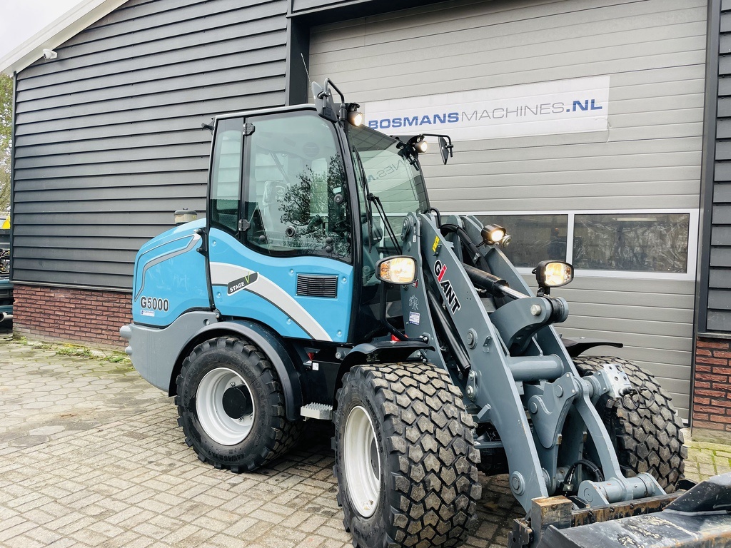 TE HUUR Giant G5000 5 T shovel / kniklader