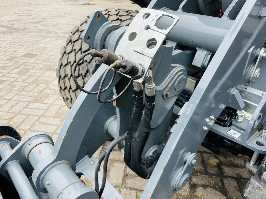 TE HUUR Giant G5000 5 T shovel / kniklader