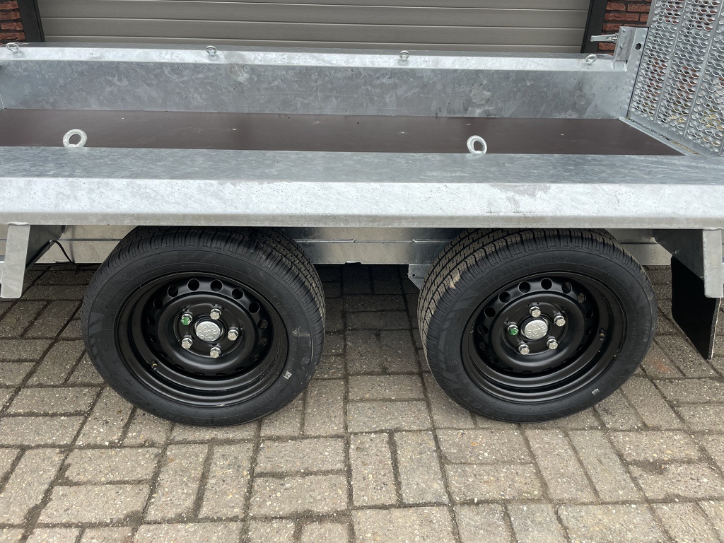 TE HUUR Vlemmix machinetransporter 2700 kg