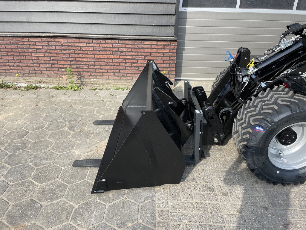 Giant G2700 X-TRA HD + minishovel NIEUW black edition
