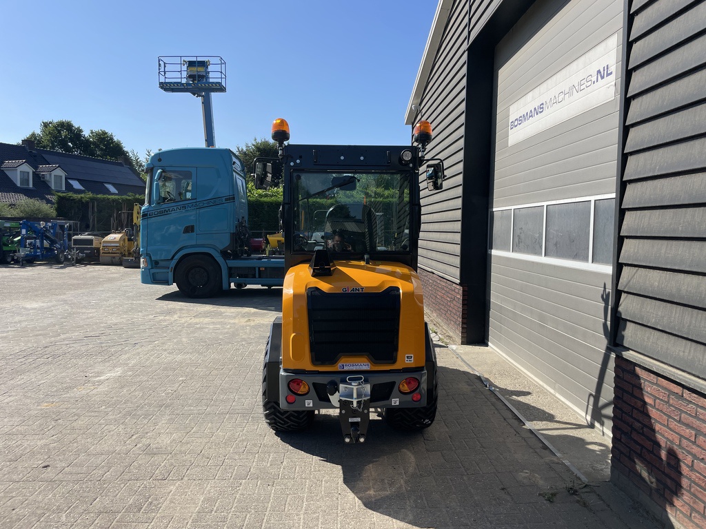 Giant G2700 TELE HD+ minishovel NIEUW €835 LEASE