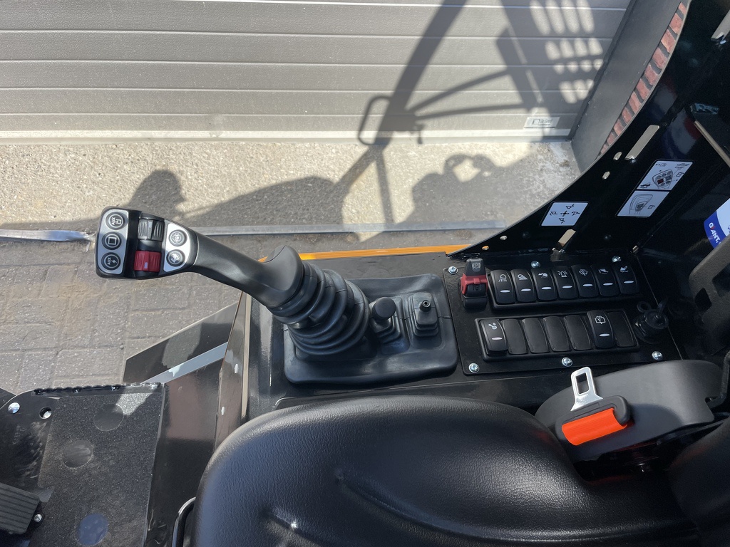 Giant G2700 TELE HD+ minishovel NIEUW €835 LEASE