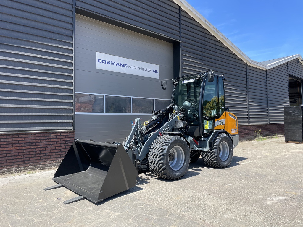 Giant G2700 X-TRA HD+ CABINE minishovel NIEUW
