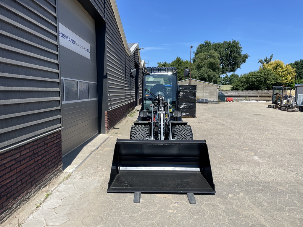 Giant G2700 X-TRA HD+ CABINE minishovel NIEUW