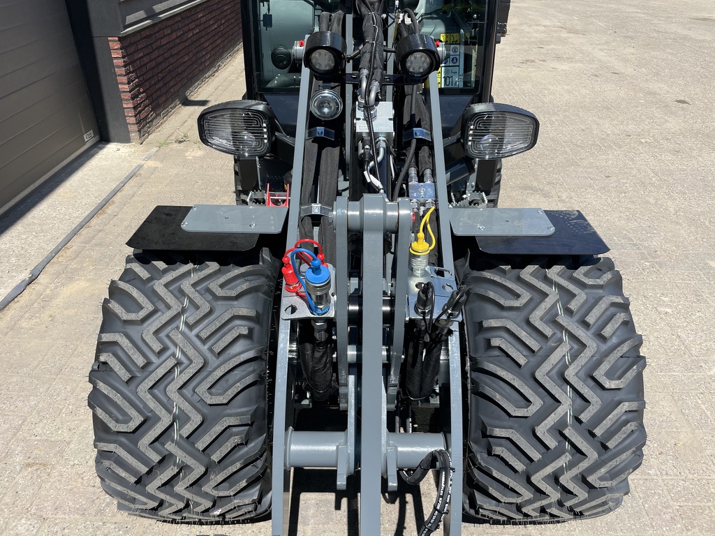 Giant G2700 X-TRA HD+ CABINE minishovel NIEUW