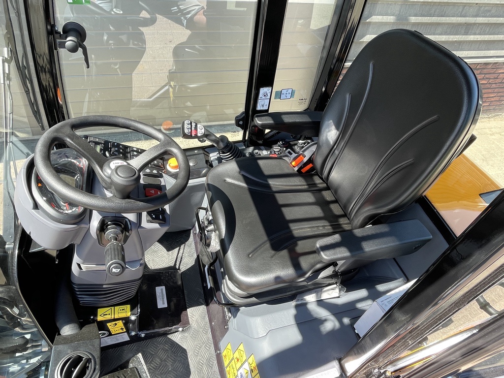 Giant G2700 X-TRA HD+ CABINE minishovel NIEUW