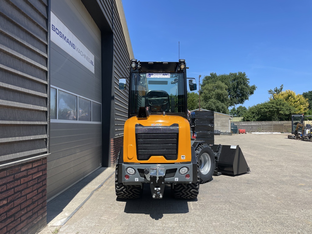 Giant G2700 X-TRA HD+ CABINE minishovel NIEUW
