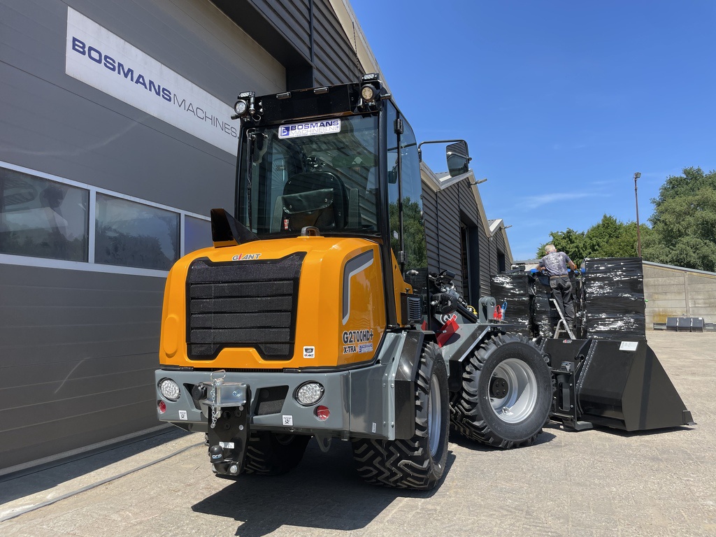 Giant G2700 X-TRA HD+ CABINE minishovel NIEUW