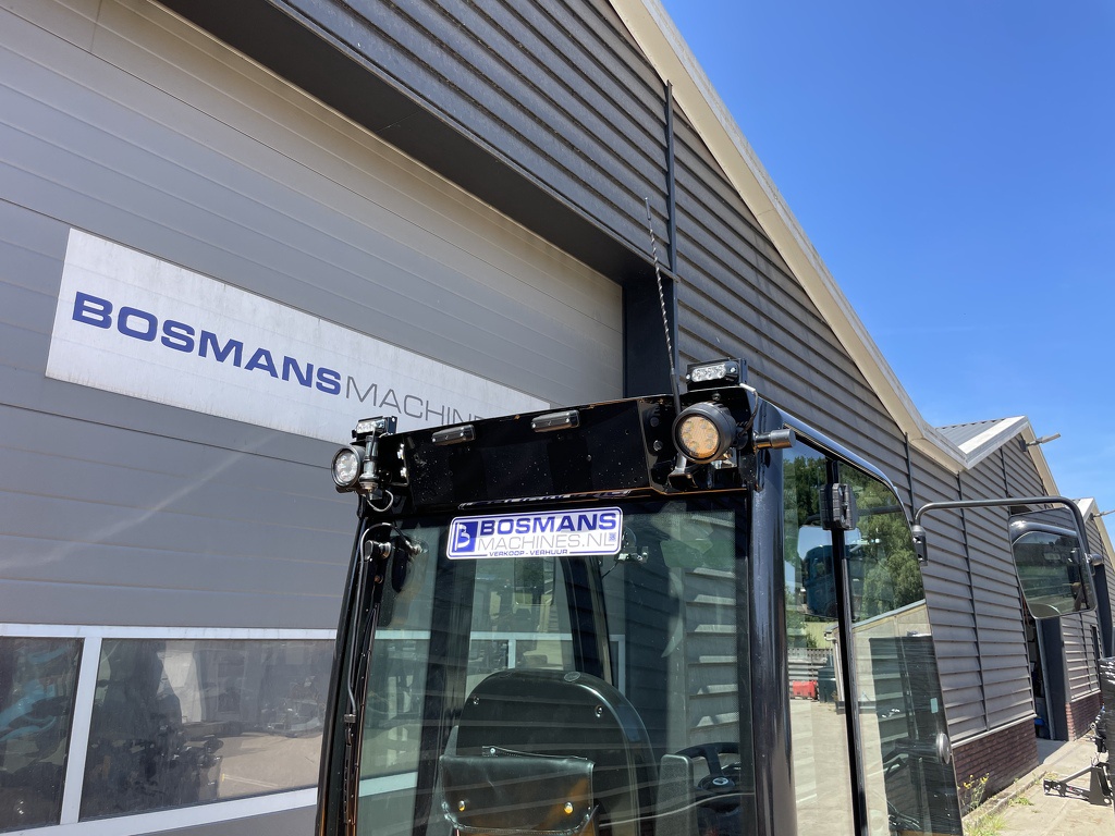 Giant G2700 X-TRA HD+ CABINE minishovel NIEUW