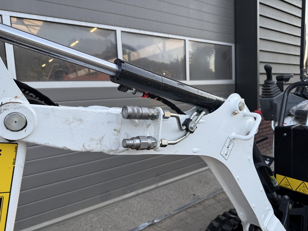 Bobcat E10 z minigraver 2025 28 uur DEMO