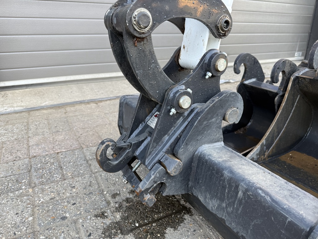 Bobcat E10 z minigraver 2025 28 uur DEMO